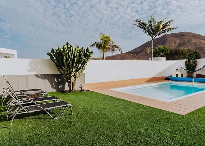 فيلة Lanzarote Deluxe & Pool *