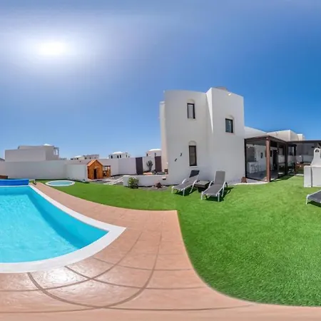 Lanzarote Deluxe & Pool Коста Бланка