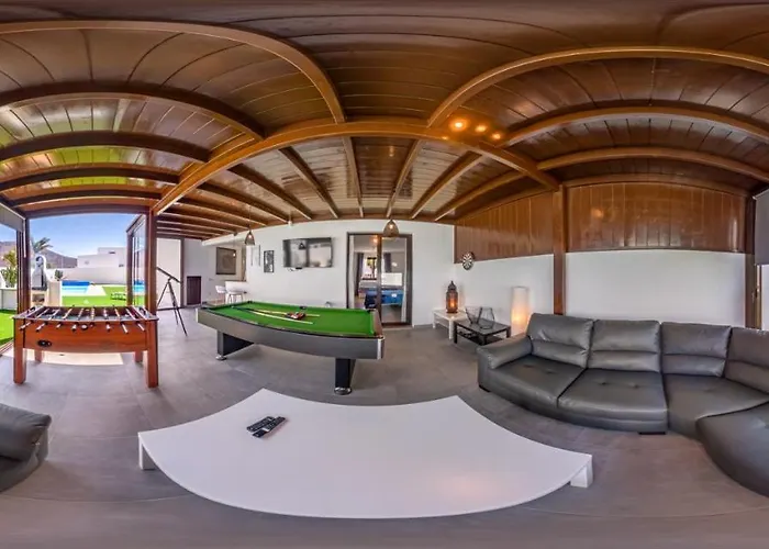 Lanzarote Deluxe & Pool Villa *