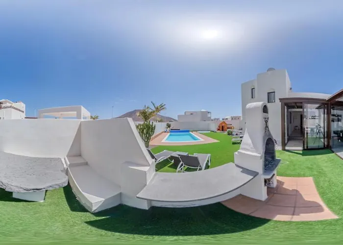 Lanzarote Deluxe & Pool Villa