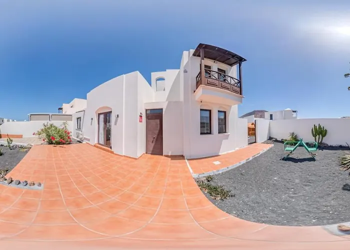 Lanzarote Deluxe & Pool Villa *