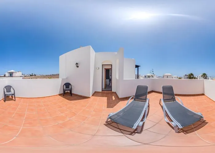 Lanzarote Deluxe & Pool *