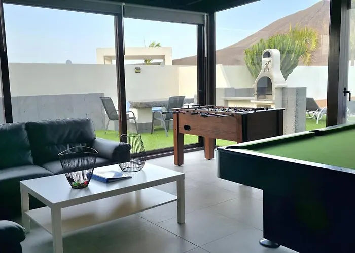 Lanzarote Deluxe & Pool *