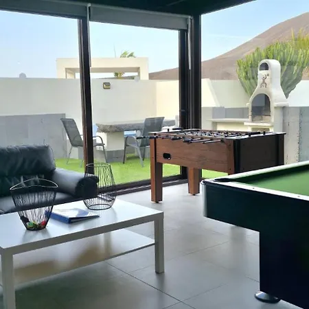 Lanzarote Deluxe & Pool *