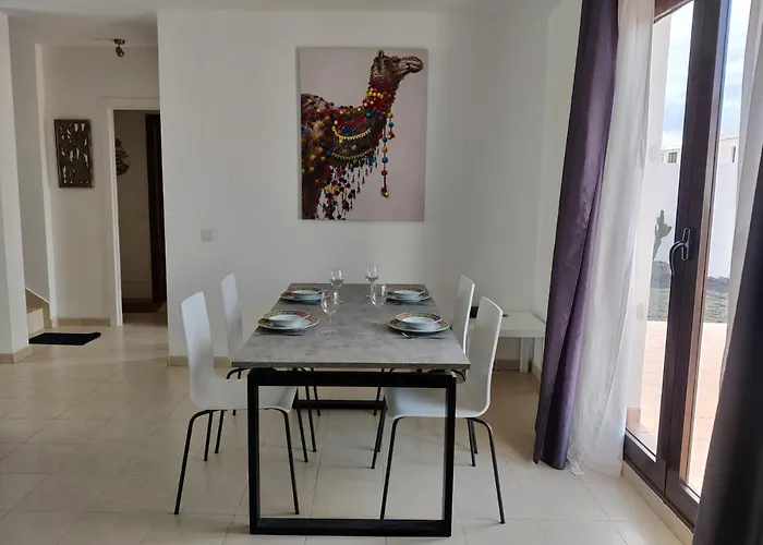 Lanzarote Deluxe & Pool *